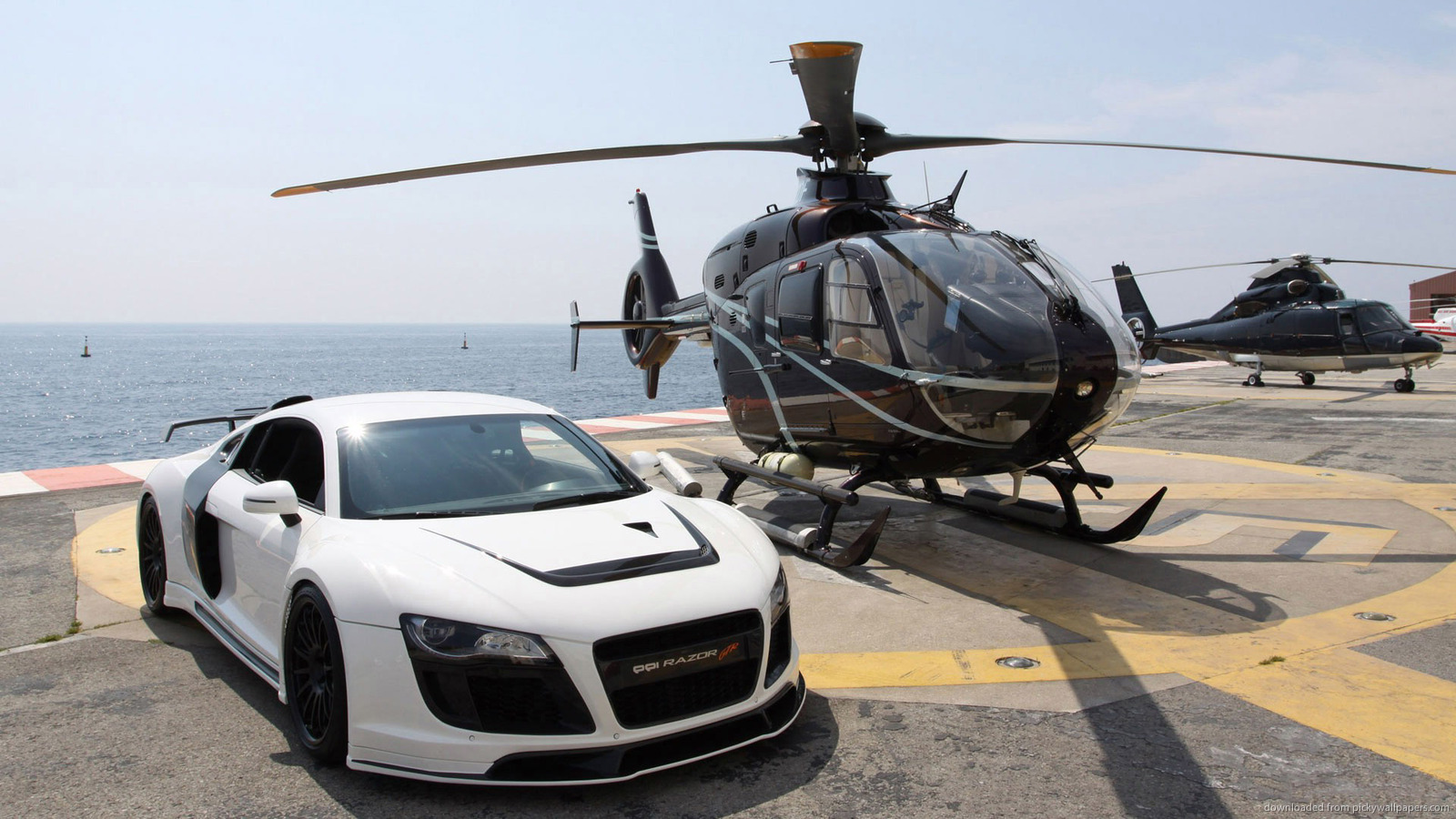 audi-r8-razor-gtr-and-a-helicopter